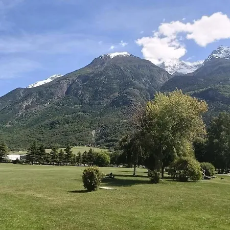 Graziosa Mansarda Vista Montagne Pollein