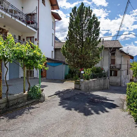 Apartament Graziosa Mansarda Vista Montagne Pollein