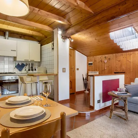 Graziosa Mansarda Vista Montagne * Pollein